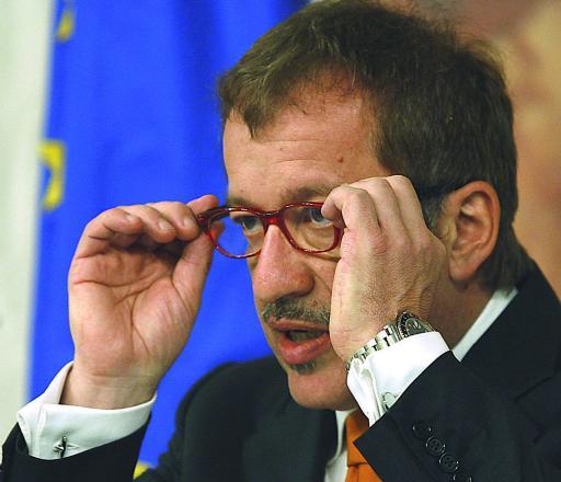 
 Il ministro Maroni: «Riportiamo i clandestini da dove sono venuti»