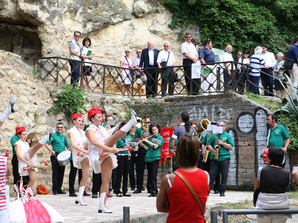 Un momento della festa alla Fontana del Ferro