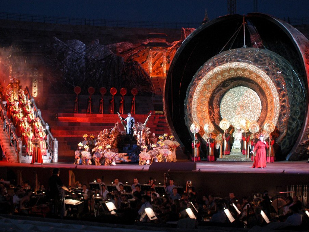 La scenografia della «Turandot» FOTO MAURIZIO BRENZONI