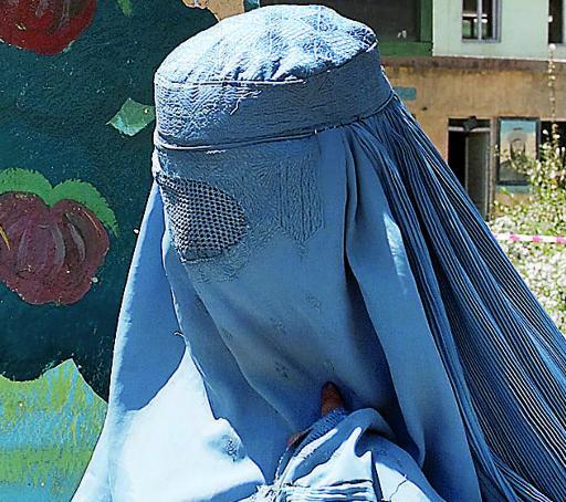 
 Una donna con il burqa