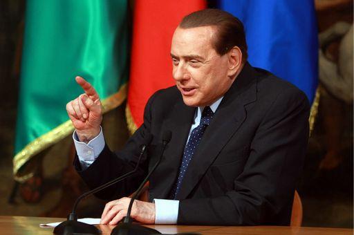 Berlusconi: Persecuzione giudici che porta su orlo guerra civile
Premier: cel Pdl si decide a maggioranza, chi non ci sta è fuori