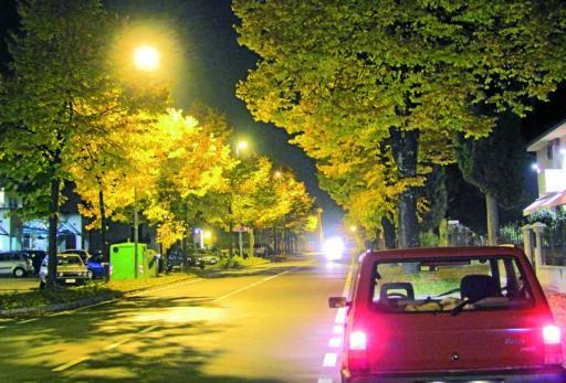 
 A lampioni accesi adesso si risparmia il 40 per cento  FOTO AMATO