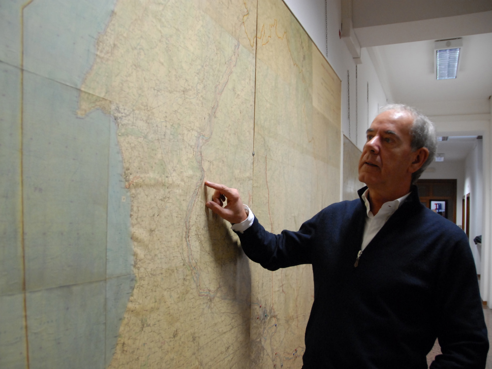 L’assessore Giancarlo Conta indica un’area di intervento FOTO PECORA 