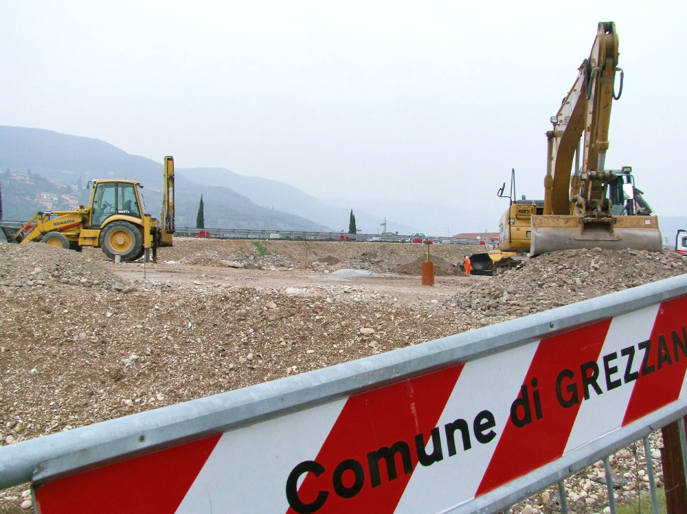 Ruspe all’opera per il nuovo tratto di strada che collegherà via Asiago con la Sp6 FOTOSERVIZIO AMATO