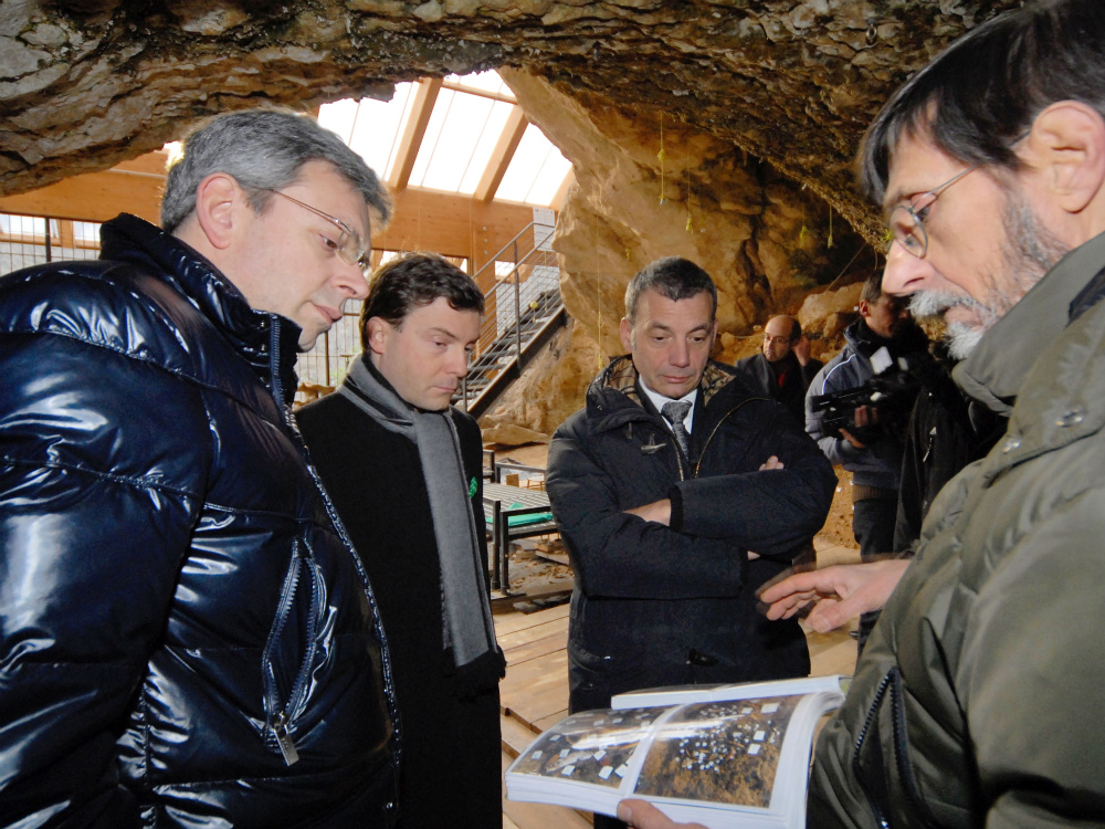 Il presidente Miozzi con l’assessore regionale Giorgetti durante la visita alla Grotta FOTOSERVIZIO AMATO   