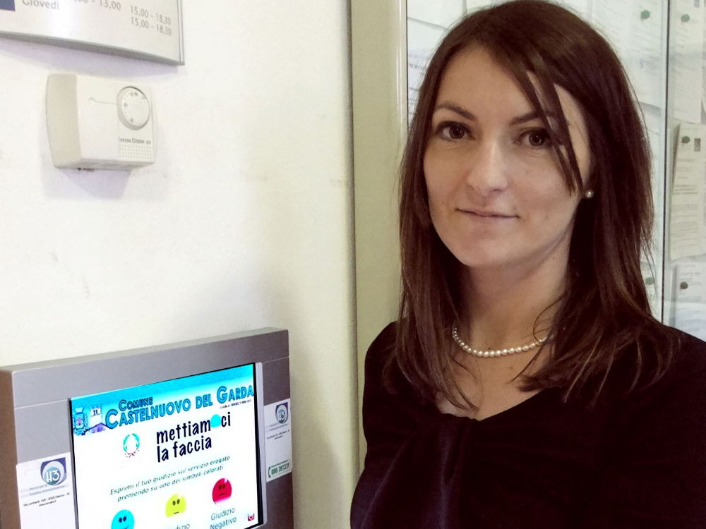 Nadia Nicolis davanti al video touch-screen FOTO AMATO 