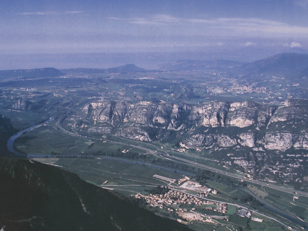 Dolcè nel panorama della Valdadige: domenica uno stop controverso al traffico sulle strade comunali