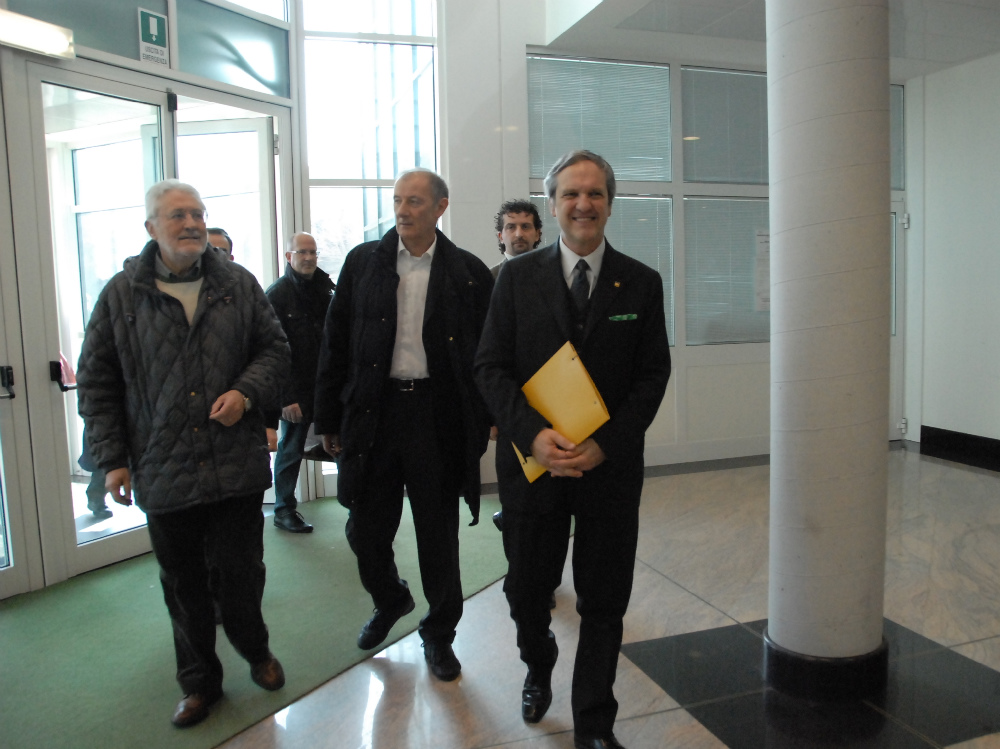 L’assessore Sandro Sandri al Magalini con i consiglieri Paolo Cerioni e Lucio Cordioli FOTO PECORA