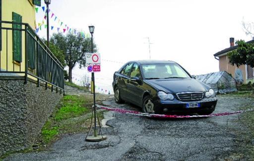 
 28 febbraio: catena e auto di traverso per bloccare il transito 