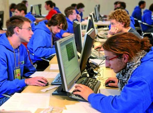 
 Studenti al computer