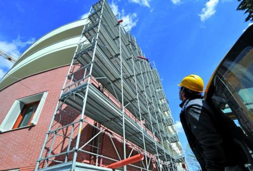 
 Un cantiere per la ristrutturazione di uno stabile