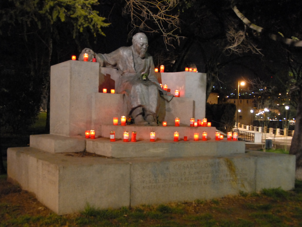 Monumento a Lombroso
