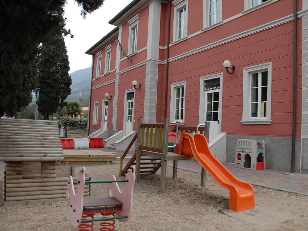 La scuola «Scalette», di cui alunni e famiglie hanno criticato il servizio di mensa FOTO PECORA   
