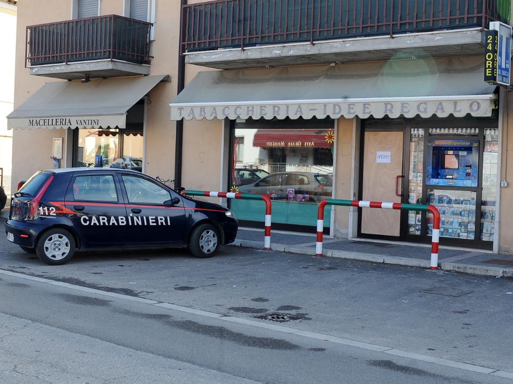 La tabaccheria di Rizza dove è avvenuta la spaccata FOTO DIENNEFOTO   