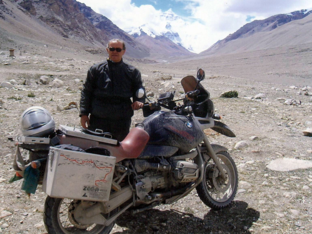 Bruno Bonizzato durante il suo viaggio in moto attraverso la Siberia   