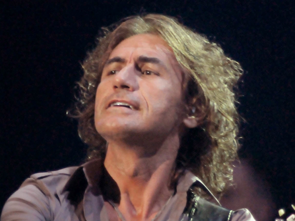 Luciano Ligabue ha debuttato nel 1987 con gli «Orazero» in «Anime in plexiglass»   