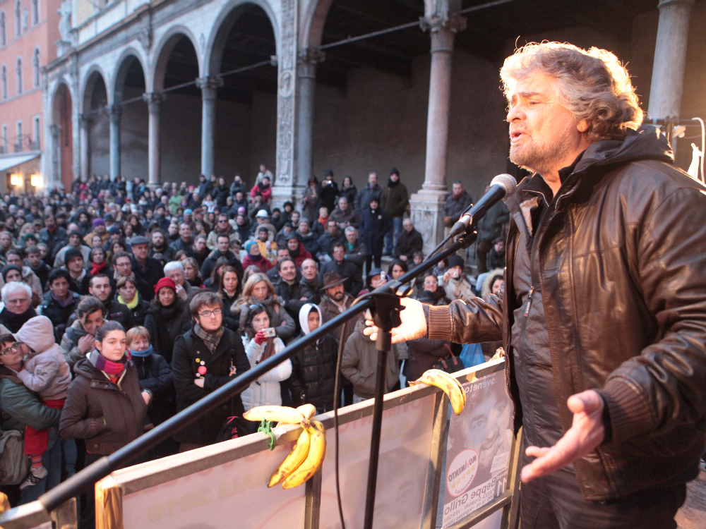 Grillo in piazza Dante MARCHIORI   