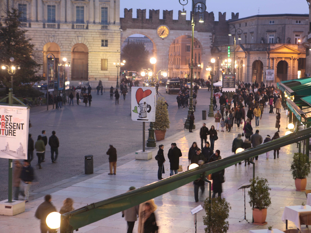 Veduta del Liston in piazza Bra 