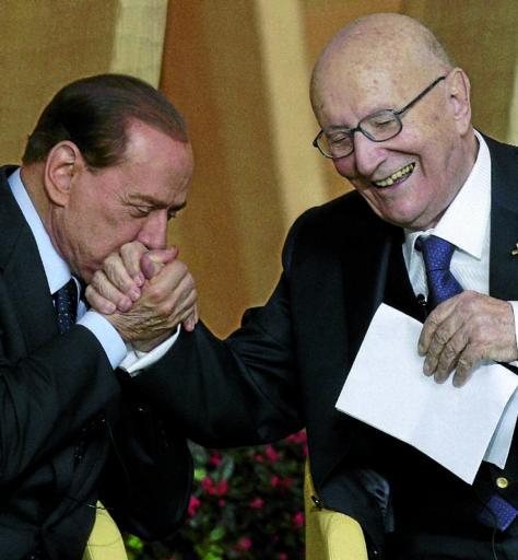 
 Silvio Berlusconi con don Luigi Verzè che ha compiuto 90 anni