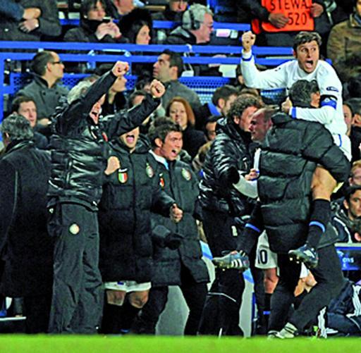 
 Esplode la festa nerazzurra: l'Inter elimina il Chelsea e va ai quarti di finale, firmando una grande impresa