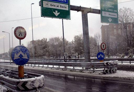 Maltempo/ Anas: chiusure per frane al Sud, bufere neve al Nord
Riaperta al transito la E45