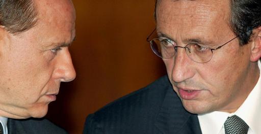 
 Berlusconi a Fini:  «Lasci la Camera»
