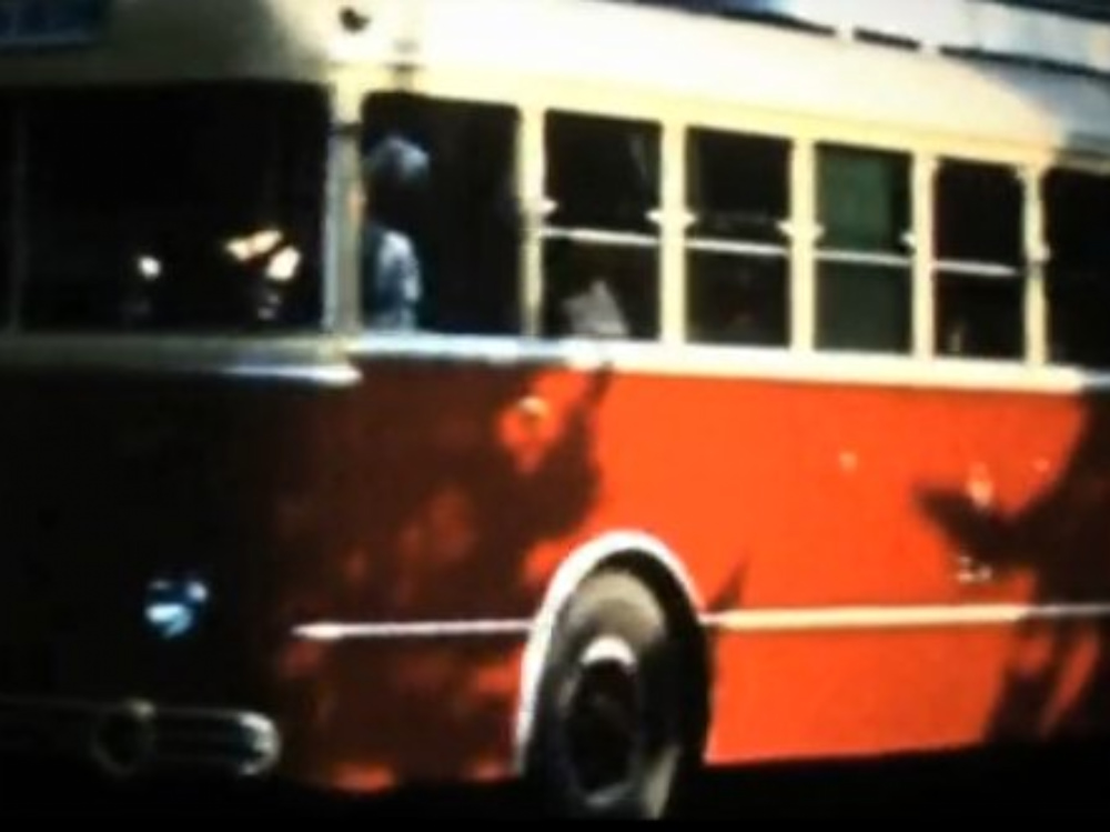 Fotogramma tratto dal video dei De Curtis che ritrae la filovia