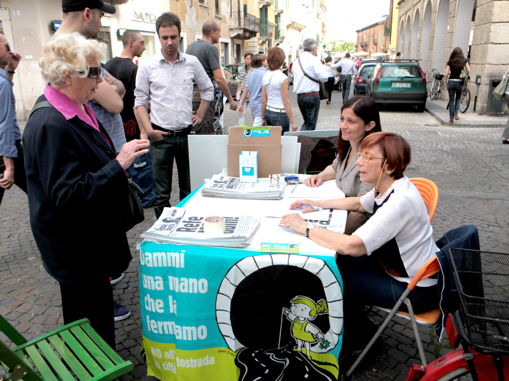 La raccolta firme per il referendum sul traforo. La consultazione non si farà: documentazione incompleta 