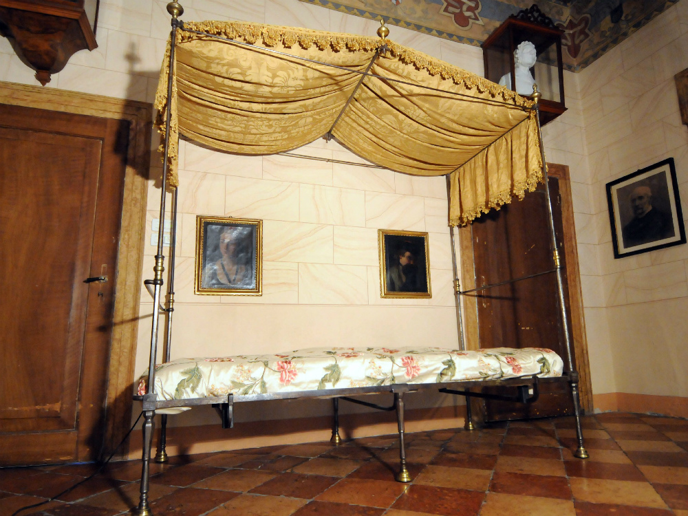 Il letto di Pietro Antonio Rotari. FOTO BRENZONI 