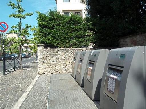 
 I contenitori per la raccolta differenziata a Torri