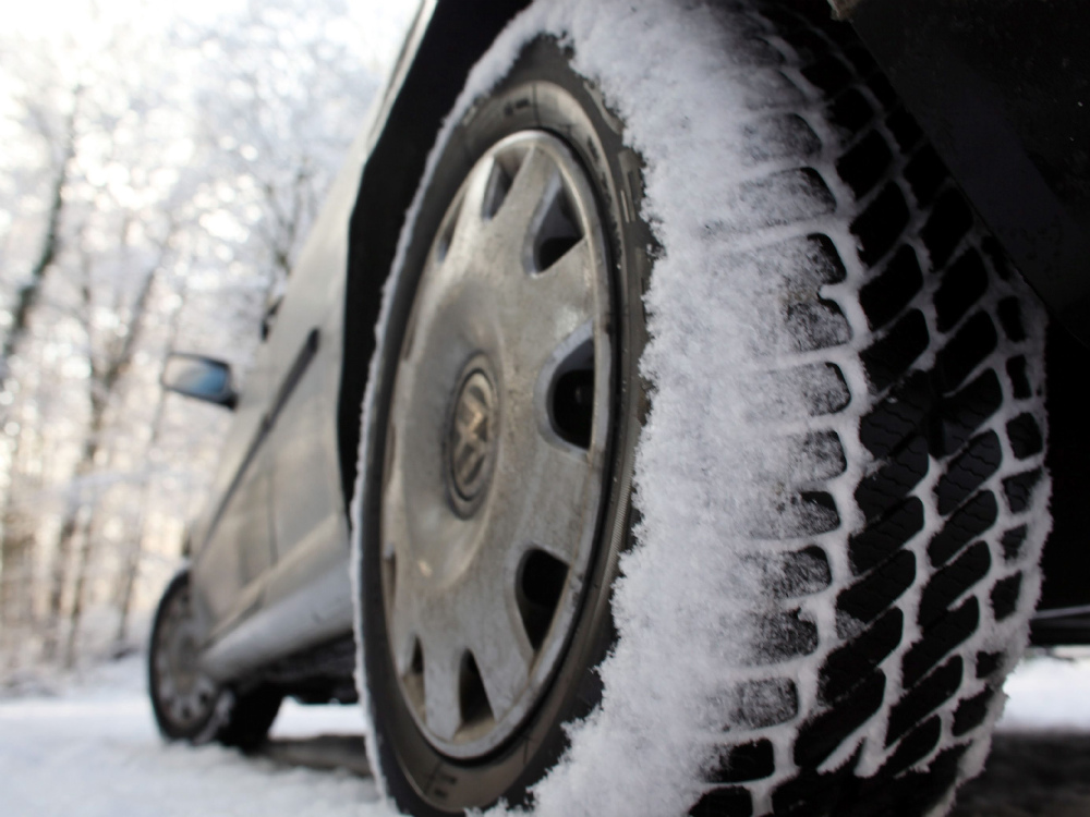 Gli pneumatici da neve sono un obbligo con neve e ghiaccio   