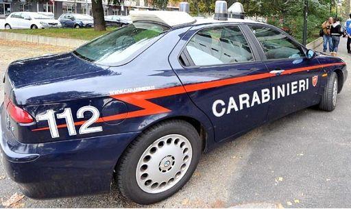 Un'auto dei carabinieri durante un intervento