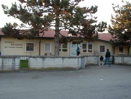 La scuola «Ebe e Aleardo Franchini» di Quaderni. Il caso di meningite non è contagioso