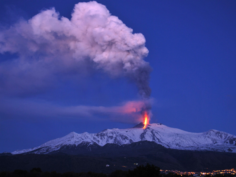 Etna, prima eruzione 2012