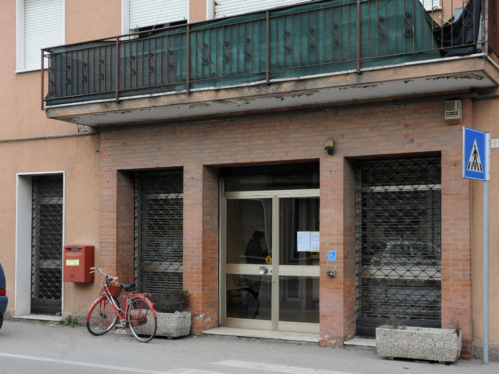 L’ufficio postale di Vangadizza che serve anche le frazioni di Vigo e Torretta DIENNEFOTO 