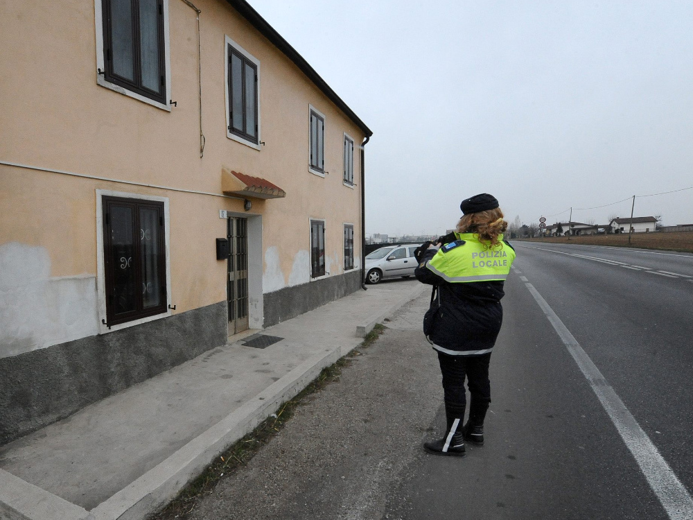 La casa di via Fontana dove sono rimasti intossicati i coniugi marocchini e i loro tre figli DIENNEFOTO 