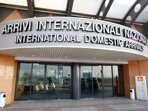 L'ingresso dell'aeroporto di Montichiari