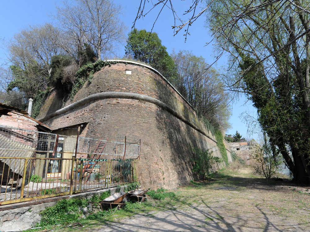 Il possente bastione sanmicheliano di San Francesco visto dal lato dell’Adige FOTOSERVIZIO DIENNEFOTO 