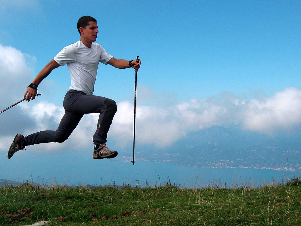 Alessandro Tenca, il fondatore di Equipenatura. è istruttore di Nordic walking e vanta, tra le altre, missioni in Nepal, Tibet, Pakistan, Norvegia    