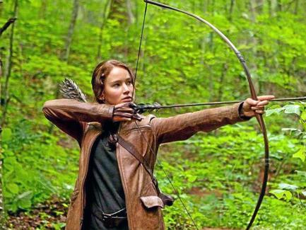 Jennifer Lawrence con l'arco in una gara di «Hunger Games»