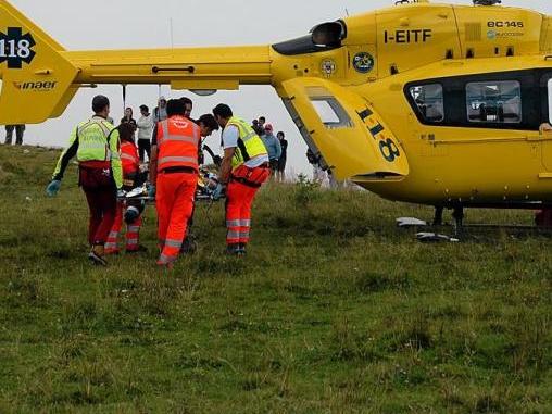 L'elicottero durante un intervento di soccorso FOTO PECORA