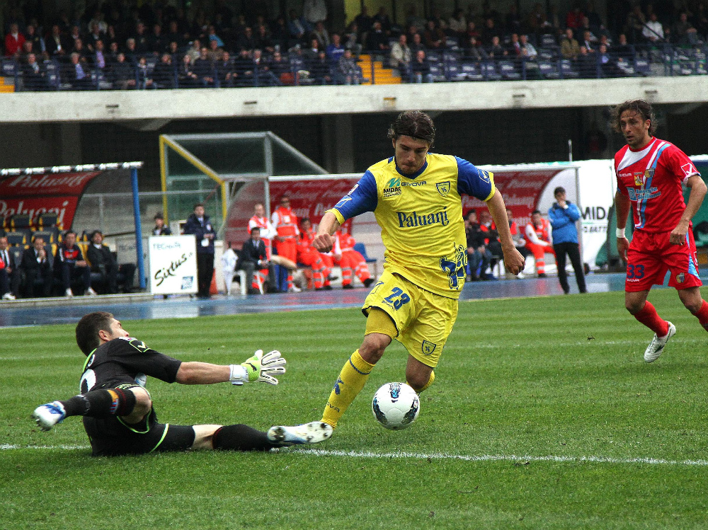 Paloschi supera il portiere e timbra il tris al Catania: è l’ultimo gol del Chievo in campionato FOTOEXPRESS 