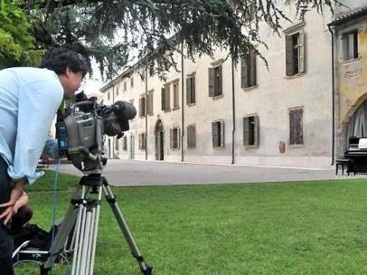 Le riprese degli operatori giapponesi della casa di Callas FOTO AMATO