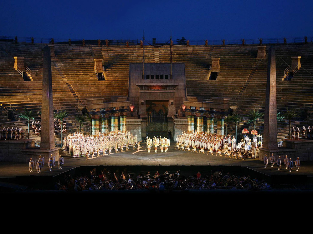 Un'edizione dell'Aida in Arena