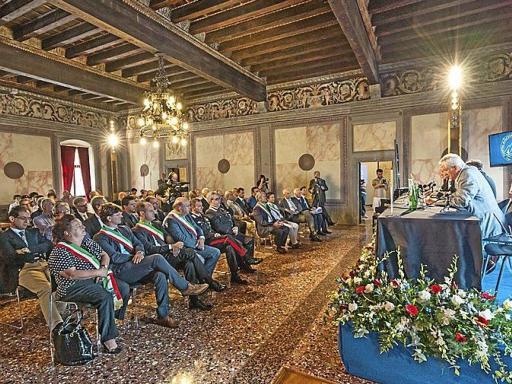 Un momento della cerimonia a Palazzo dei Capitani