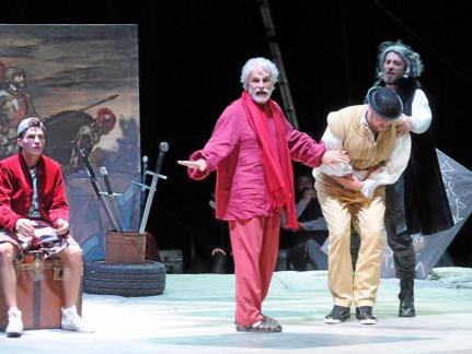 Michele Placido, al centro, nel ruolo di Re Lear. La tragedia, diretta con Francesco Manetti, è in prima nazionale al Teatro Romano FOTO BRENZONI