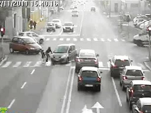 Una delle immagini di un incidente ripreso  dalle telecamere per la sicurezza stradale FOTO MARCHIORI