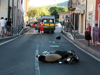 Il luogo dell'incidente a Montorio, in via Olmo verso piazza Buccari.  Bronzato (nel riquadro) era appena partita da casa FOTOSERVIZIO FADDA
