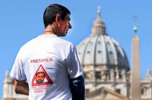 Crisi/ Imprenditore protesta contro Monti su cupola San Pietro
La gendarmeria vaticana è intervenuta per farlo desistere